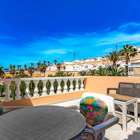 Recently Renovated Seaviews Paradise Court Адехе