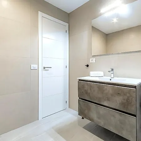 Recently Renovated Seaviews Paradise Court Адехе