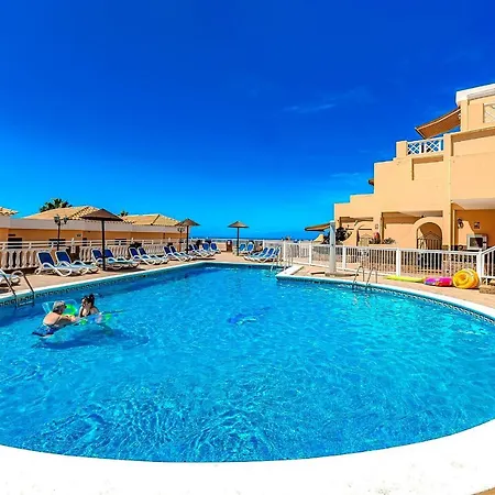 Recently Renovated Seaviews Paradise Court Адехе