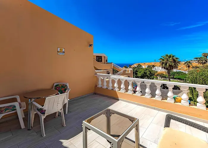 Renovated Seaviews Paradise Court Appartement